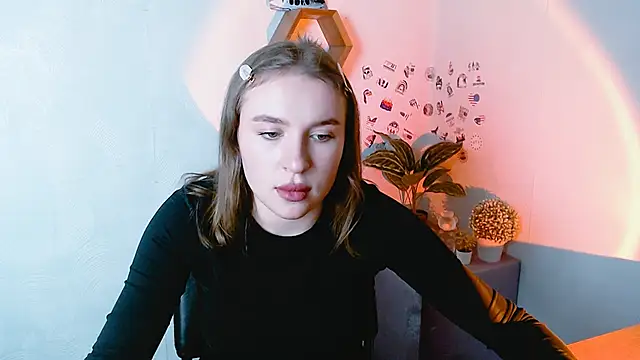 JuliaTopp  online show from September 18, 12:30 pm