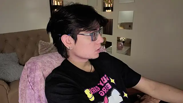 Snapshot of davoxer chatting on June 19, 3:23 am davoxer online show from June 19, 3:23 am