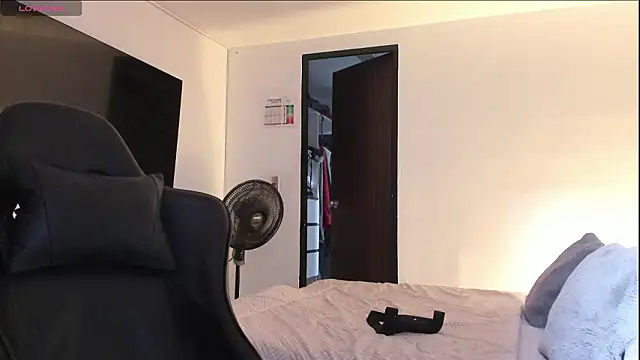 Snapshot of RJBarto chatting on February 14, 1:22 pm RJBarto online show from February 14, 1:22 pm