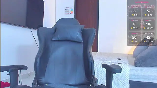 Snapshot of RJBarto chatting on March 3, 12:28 am RJBarto online show from March 3, 12:28 am