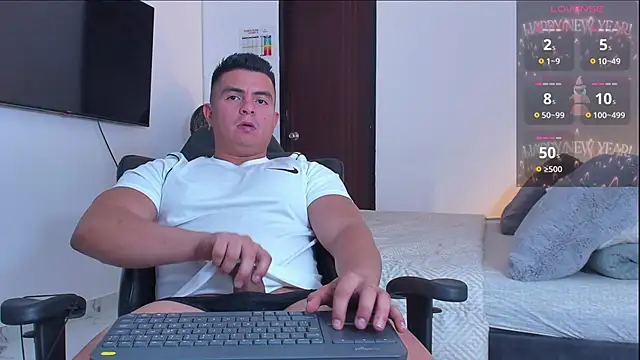 Snapshot of RJBarto chatting on February 9, 1:36 am RJBarto online show from February 9, 1:36 am