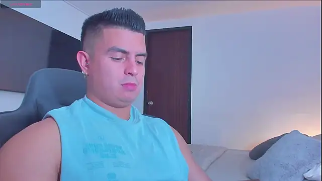 Snapshot of RJBarto chatting on February 16, 6:39 pm RJBarto online show from February 16, 6:39 pm