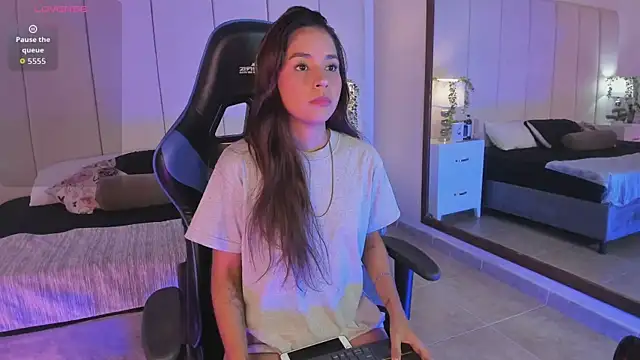 mia rousse25 online show from December 2, 1:35 pm