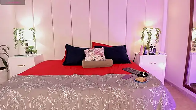 mia rousse25 online show from October 23, 1:32 pm