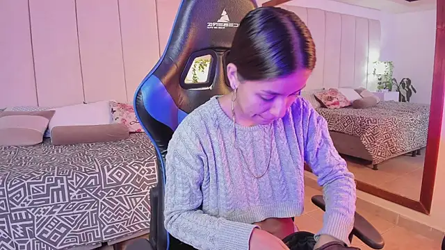 mia rousse25 online show from December 15, 12:55 pm