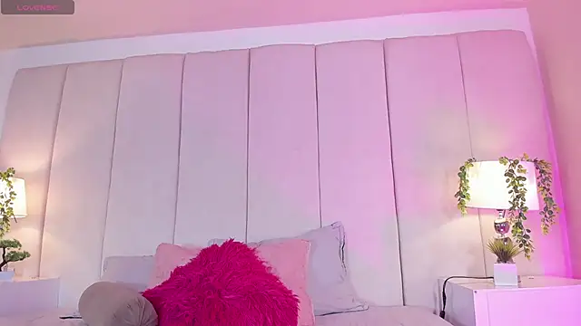 Snapshot of mia_rousse25 chatting on September 10, 1:43 pm mia rousse25 online show from September 10, 1:43 pm