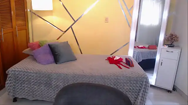 Snapshot of shirleyrojas chatting on October 18, 7:49 pm shirleyrojas online show from October 18, 7:49 pm