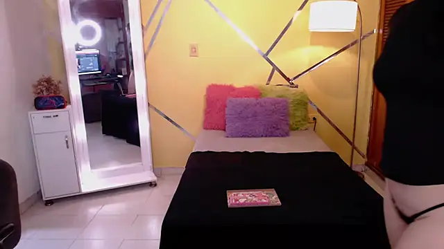 shirleyrojas online show from December 1, 7:37 pm