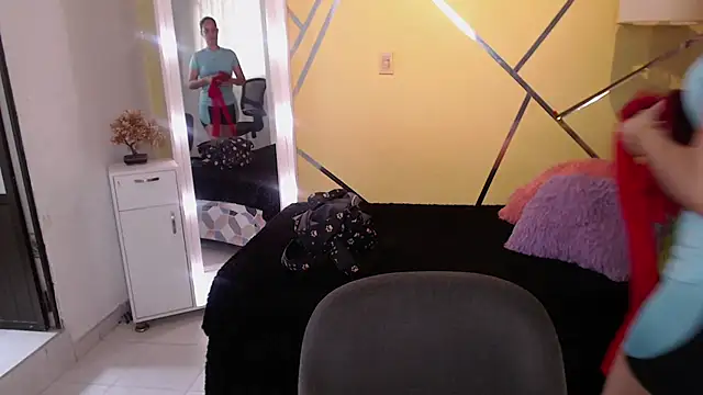 shirleyrojas online show from November 12, 8:12 pm