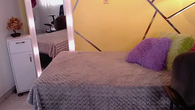 shirleyrojas online show from November 19, 7:47 pm