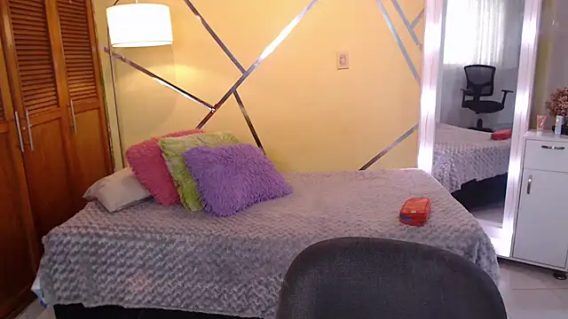 shirleyrojas online show from November 15, 8:24 pm