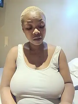 Snapshot of missboobiesSA chatting on June 14, 1:13 am missboobiesSA online show from June 14, 1:13 am