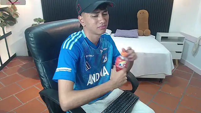 markbowie online show from December 2, 8:10 pm