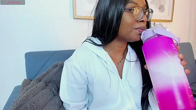 Snapshot of Coco_joness chatting on November 6, 2:43 pm Coco joness online show from November 6, 2:43 pm