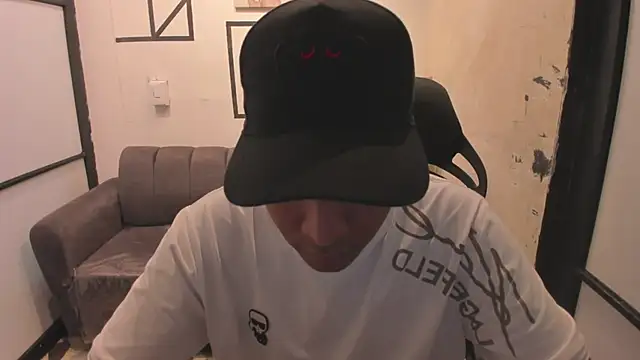 Snapshot of IsaacBlack_ chatting on September 23, 4:41 am IsaacBlack online show from September 23, 4:41 am