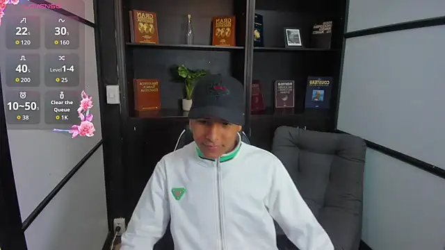 Snapshot of IsaacBlack_ chatting on October 4, 4:47 am IsaacBlack online show from October 4, 4:47 am