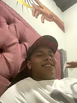 Snapshot of IsaacBlack_ chatting on September 21, 12:27 am IsaacBlack online show from September 21, 12:27 am