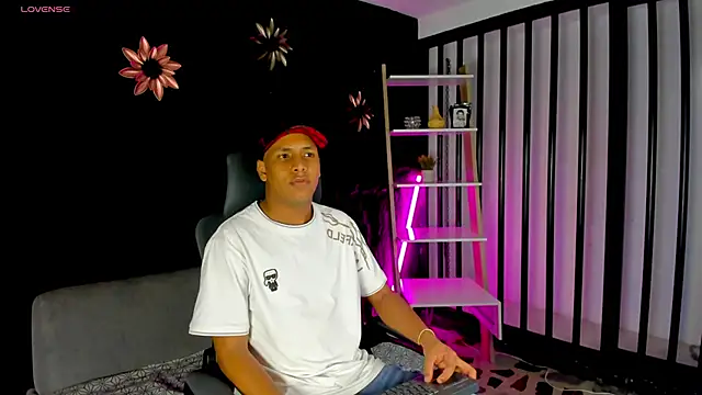 Snapshot of IsaacBlack_ chatting on October 16, 5:05 am IsaacBlack online show from October 16, 5:05 am