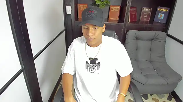 Snapshot of IsaacBlack_ chatting on October 17, 4:38 am IsaacBlack online show from October 17, 4:38 am