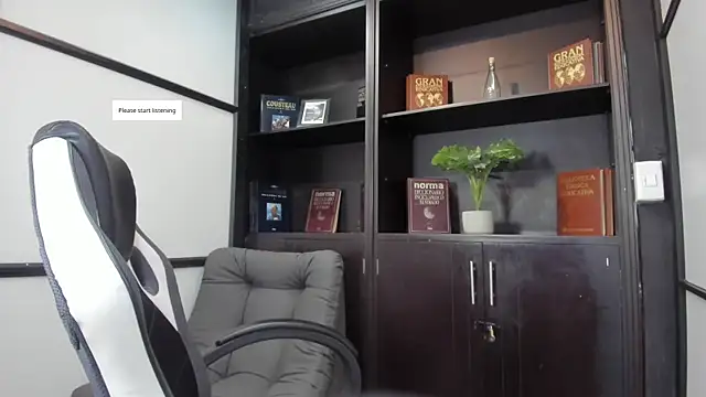 Snapshot of IsaacBlack_ chatting on November 6, 4:38 am IsaacBlack online show from November 6, 4:38 am