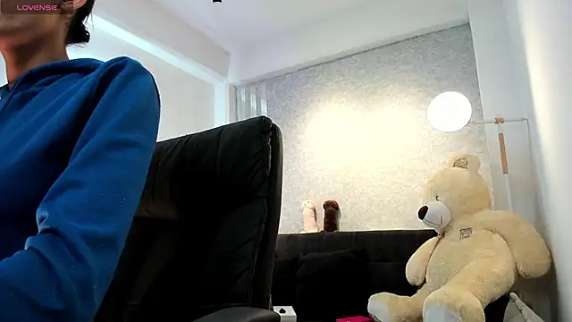 lily cash1 online show from February 14, 2:17 pm