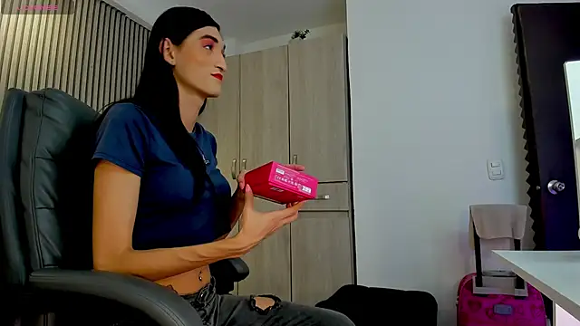 Snapshot of lily_cash1 chatting on November 11, 7:08 pm lily cash1 online show from November 11, 7:08 pm