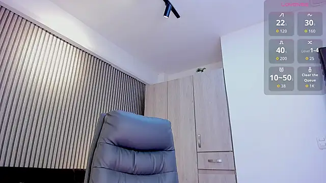 Snapshot of lily_cash1 chatting on November 15, 8:13 pm lily cash1 online show from November 15, 8:13 pm