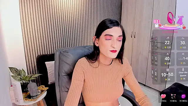 Snapshot of lily_cash1 chatting on November 18, 7:06 pm lily cash1 online show from November 18, 7:06 pm