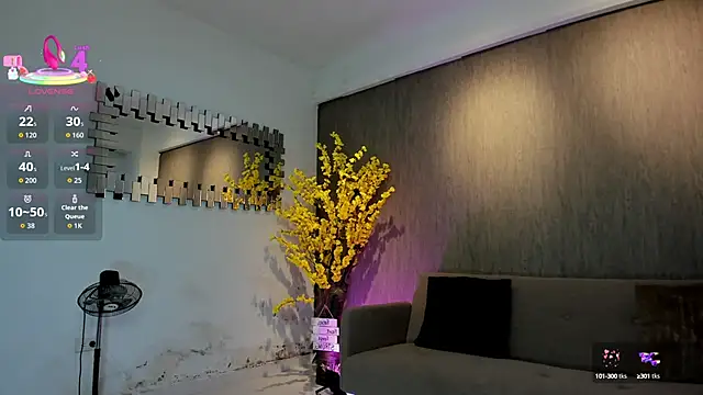 Snapshot of lily_cash1 chatting on November 5, 7:17 pm lily cash1 online show from November 5, 7:17 pm