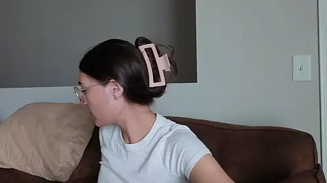 bambifarrina online show from April 24, 2:30 pm