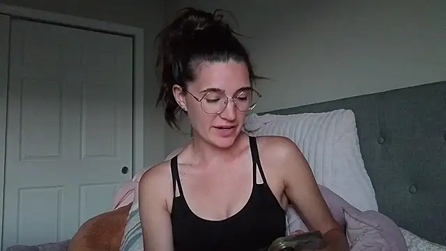bambifarrina online show from June 7, 1:33 am