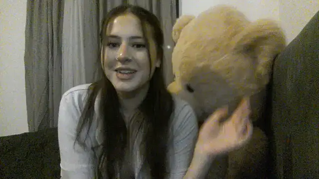 Snapshot of laylabliss chatting on October 15, 12:42 am laylabliss online show from October 15, 12:42 am
