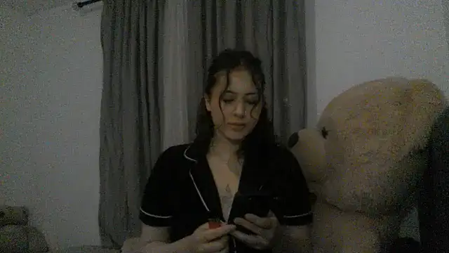 Snapshot of laylabliss chatting on October 10, 2:01 am laylabliss online show from October 10, 2:01 am