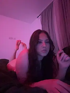 Snapshot of laylabliss chatting on September 18, 2:14 am laylabliss online show from September 18, 2:14 am