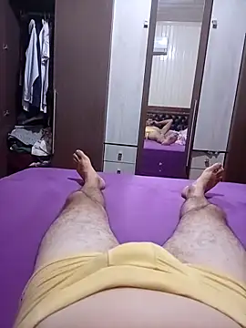 Gustavo198045 online show from April 1, 1:30 am