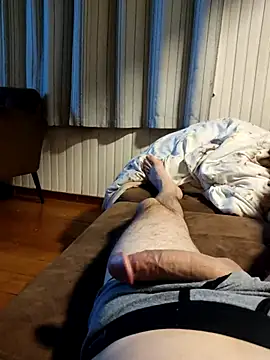 Gustavo198045 online show from December 19, 3:54 am