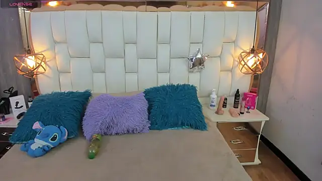 Foxxy Doll online show from April 10, 2:57 pm