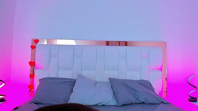 ZoeBarnett online show from March 20, 6:20 pm