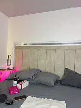 ZoeBarnett online show from December 5, 6:50 pm