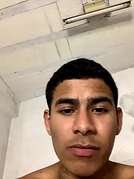 Snapshot of Novindot23cm chatting on December 15, 9:53 pm Novindot23cm online show from December 15, 9:53 pm