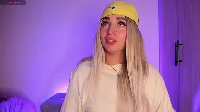 scarlett Collinss online show from November 5, 5:32 am