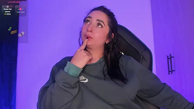 scarlett Collinss online show from May 3, 2:05 am