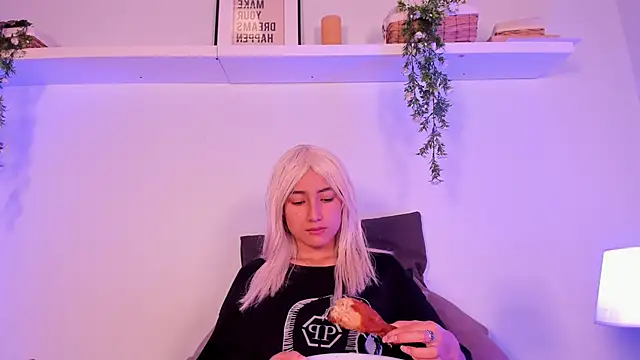 Snapshot of Vampgyal chatting on October 23, 9:02 pm Vampgyal online show from October 23, 9:02 pm