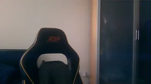 LondonMan1988 online show from October 26, 8:26 am