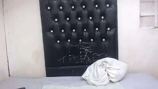 GlowGoddessxx online show from March 12, 6:01 pm