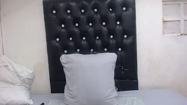 GlowGoddessxx online show from March 26, 5:17 am