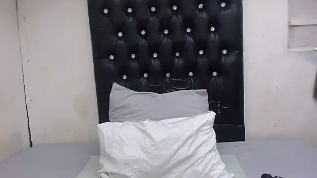 Snapshot of GlowGoddessxx chatting on February 23, 5:30 am GlowGoddessxx online show from February 23, 5:30 am