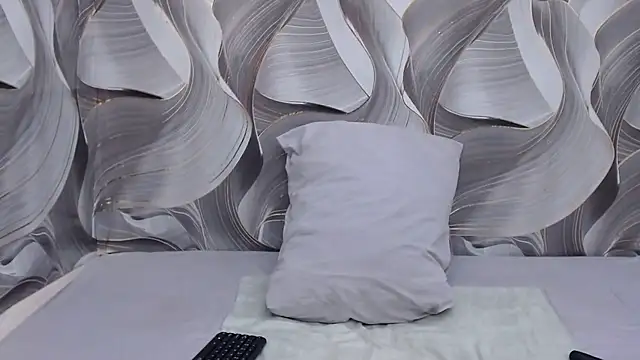 GlowGoddessxx online show from May 2, 6:02 pm
