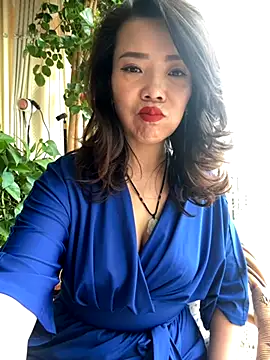 anna yngs online show from November 6, 2:26 am