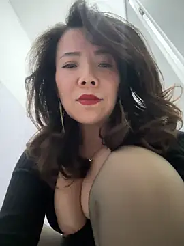 anna yngs online show from November 9, 12:20 pm